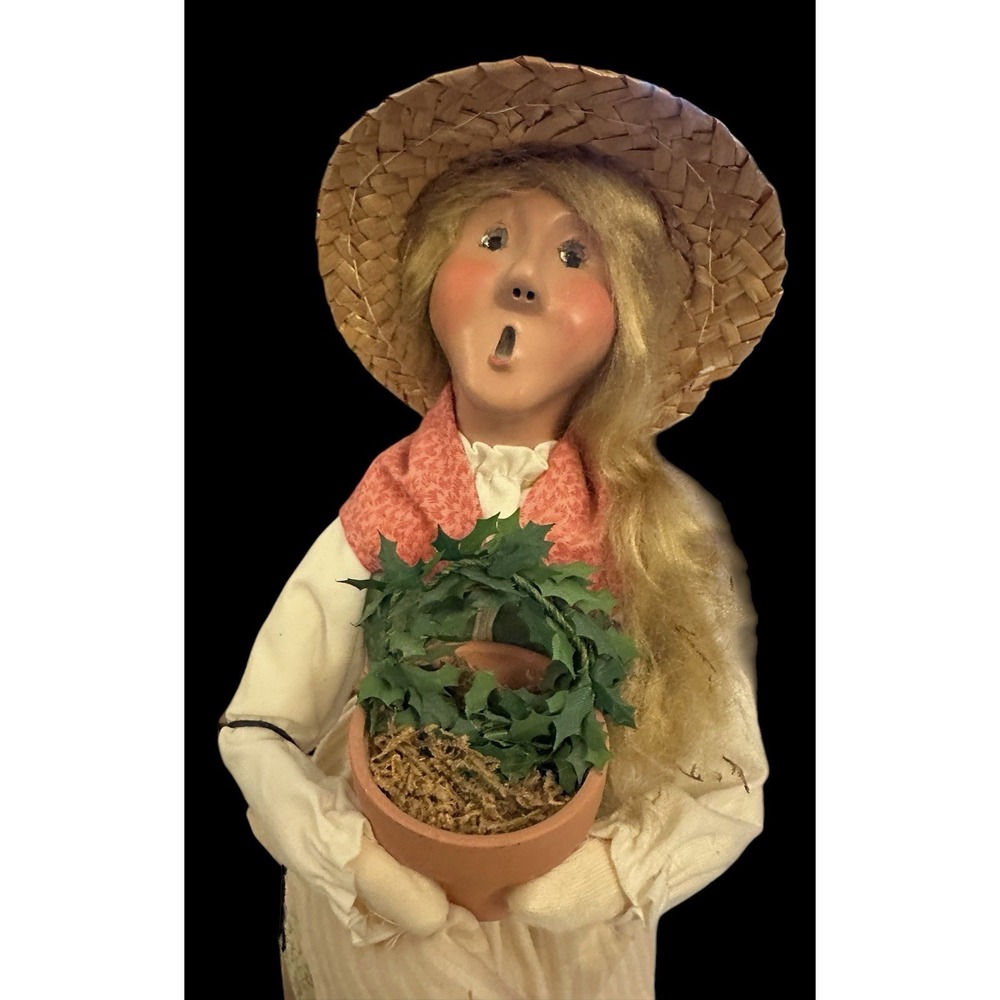 Byers Choice‎ Colonial Williamsburg Christmas Woman w/ Holly Topiary In Clay Pot